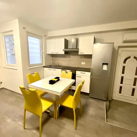 Suzi Apartment *